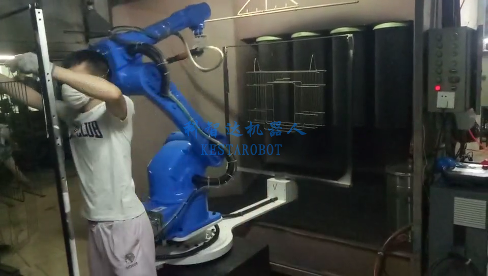 鳥籠噴粉機(jī)器人(雙工位轉(zhuǎn)臺(tái)噴涂機(jī)器人)(圖2) 鳥籠噴粉機(jī)器人(雙工位轉(zhuǎn)臺(tái)噴涂機(jī)器人)(圖2)
