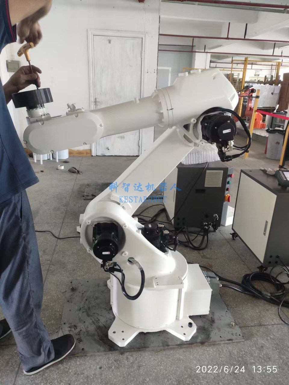 六軸機器人批量生產(chǎn)中(圖7) 六軸機器人批量生產(chǎn)中(圖7)