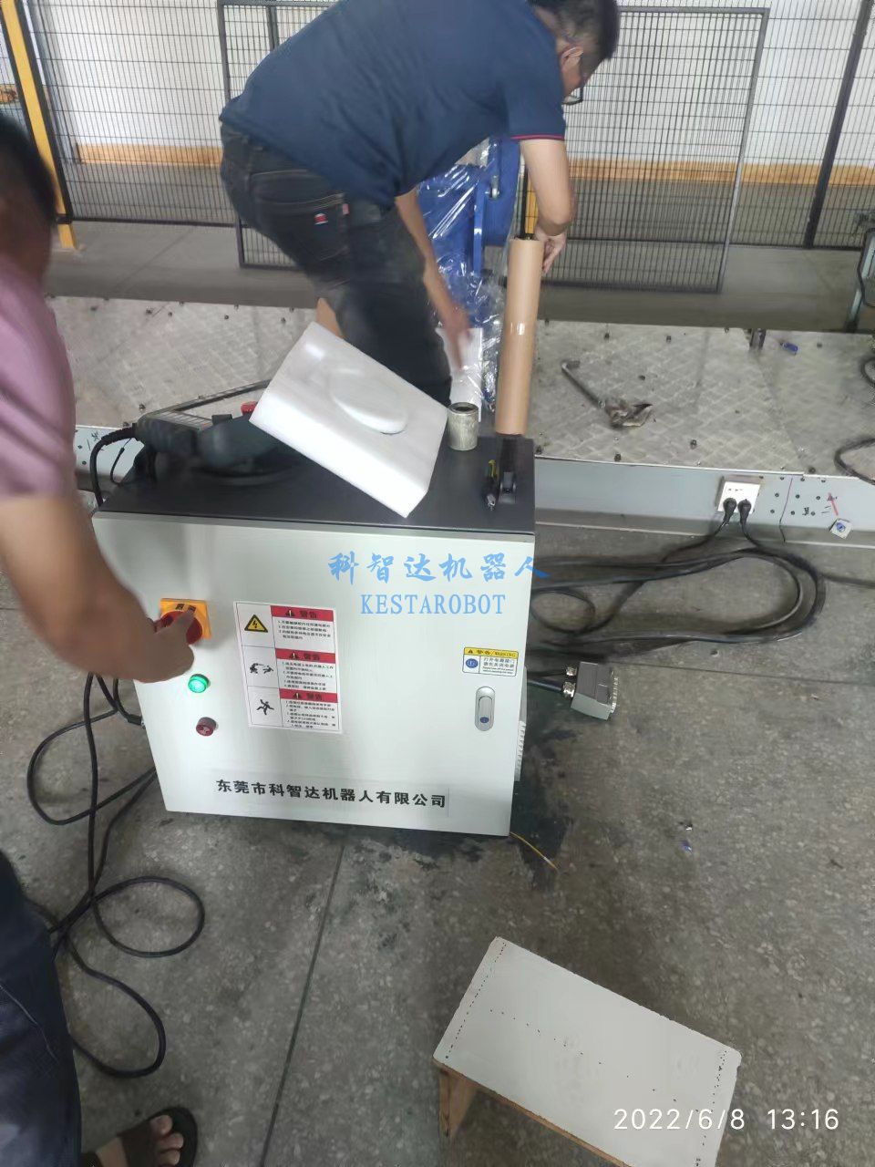 四軸關(guān)節(jié)機器人批量生產(chǎn)中(圖4) 四軸關(guān)節(jié)機器人批量生產(chǎn)中(圖4)